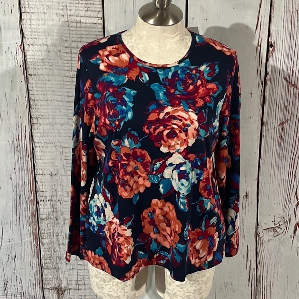 NWT Croft & Barrow crewmeck floral top size 1X .